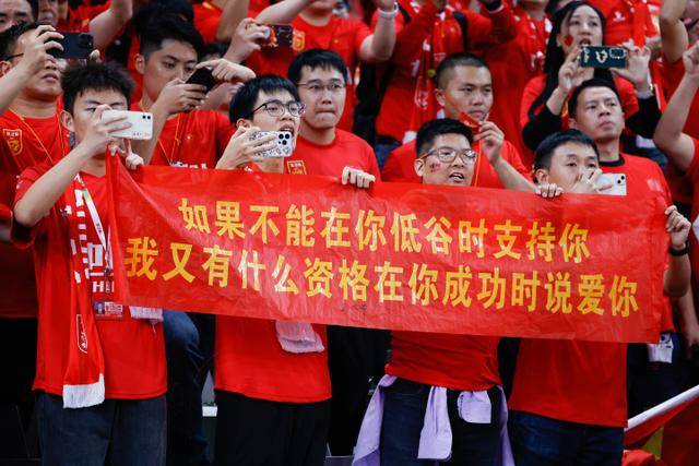 曼城3球横扫利物浦迎八连胜 霸主地位无可撼动